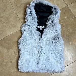 Girls faux fur vest with hoodie and pockets